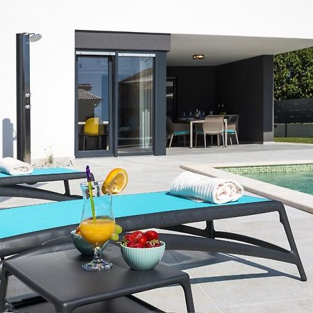 Modern 3-Bedroom Villa With A Private Pool Πούλα Εξωτερικό φωτογραφία