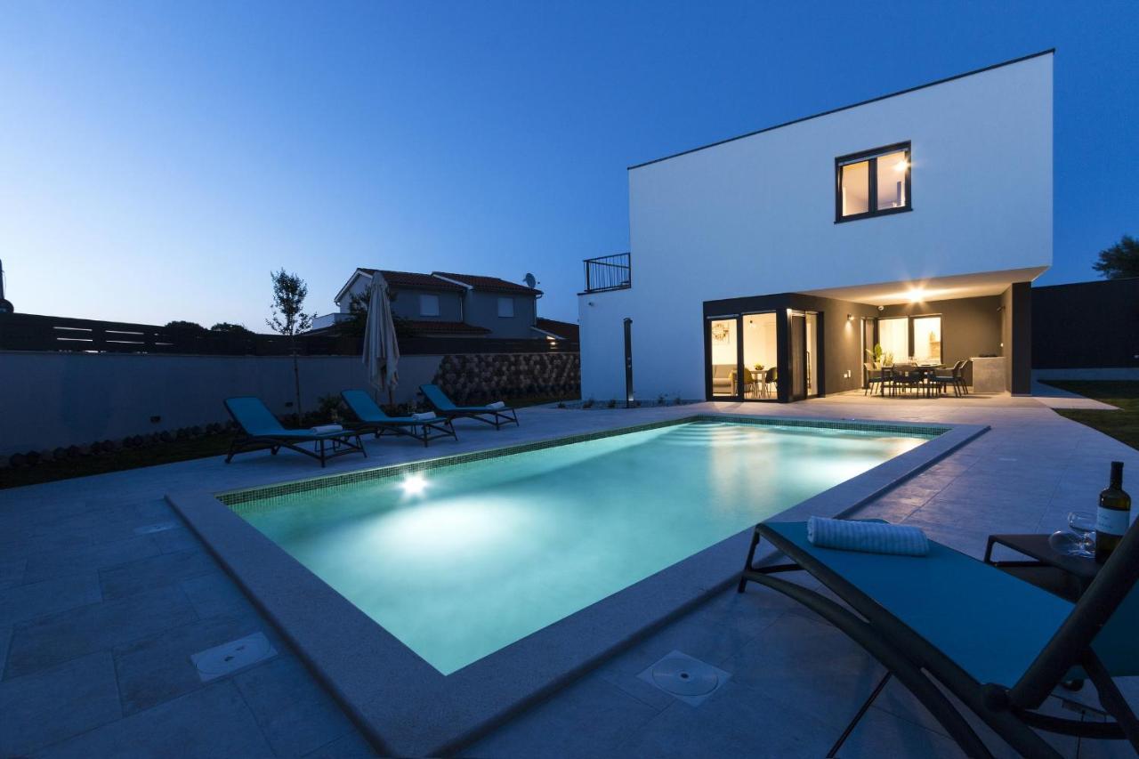 Modern 3-Bedroom Villa With A Private Pool Πούλα Εξωτερικό φωτογραφία